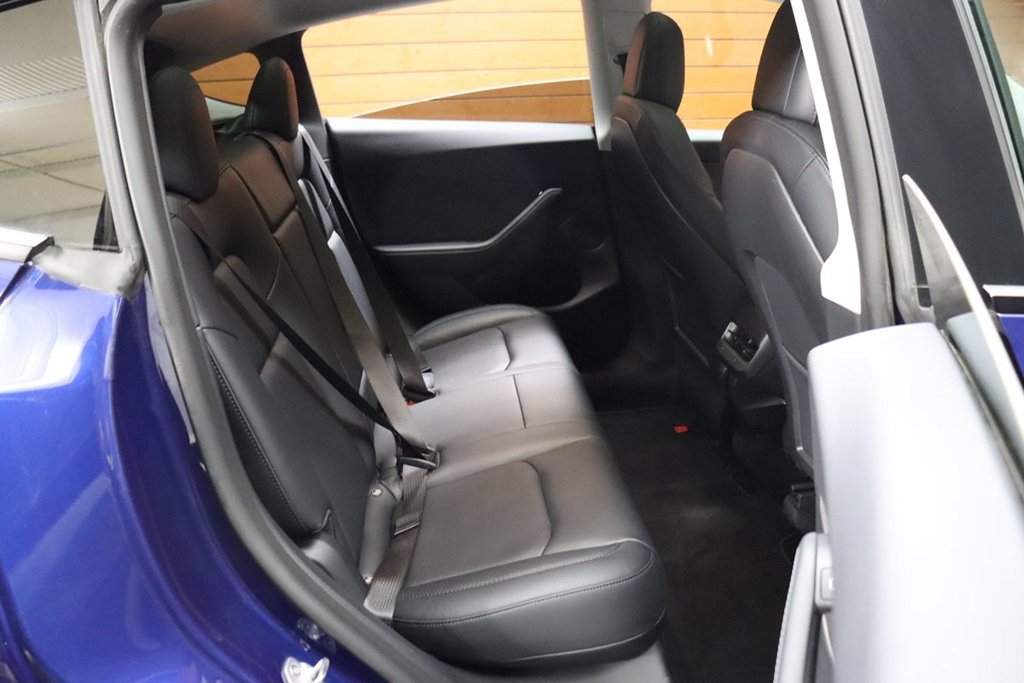 Used 2022 Tesla Model Y Long Range AWD/4WD image 39
