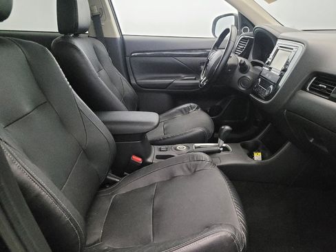 Used 2016 Mitsubishi Outlander SEL image 21