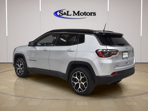 Used 2025 Jeep Compass Limited AWD/4WD image 5