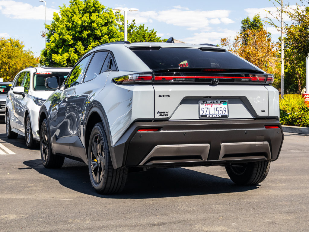Used 2026 Toyota C-HR AWD/4WD image 7