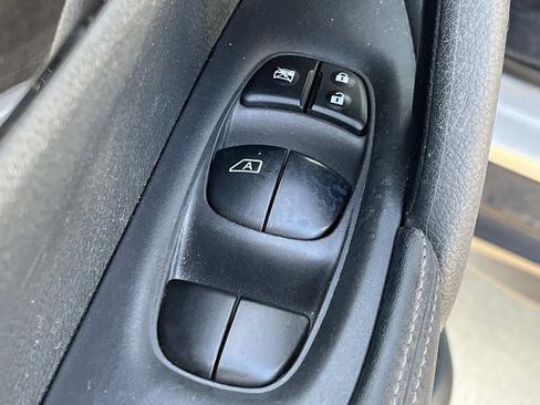 Used 2017 Nissan Rogue S FWD image 27