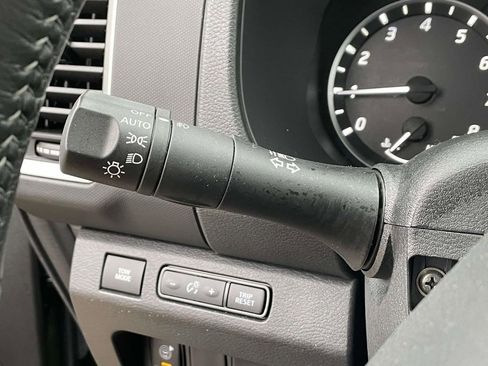 Used 2024 Nissan Frontier SL w/ Technology Package image 24