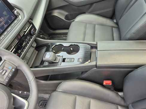 Certified 2021 Nissan Rogue SV w/ Premium Package FWD image 23
