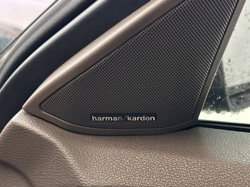 Used 2010 Mercedes-Benz E 350 Sedan image 23