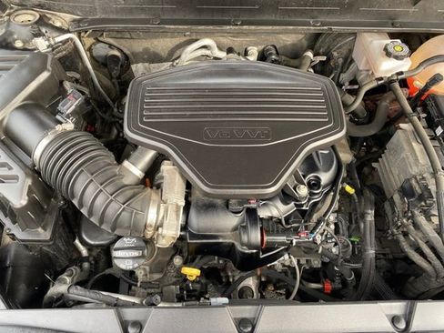 Certified 2023 GMC Acadia SLT AWD/4WD image 22