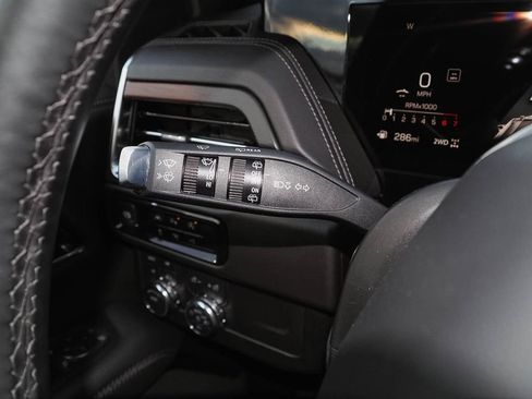 Used 2025 GMC Yukon XL Denali image 32