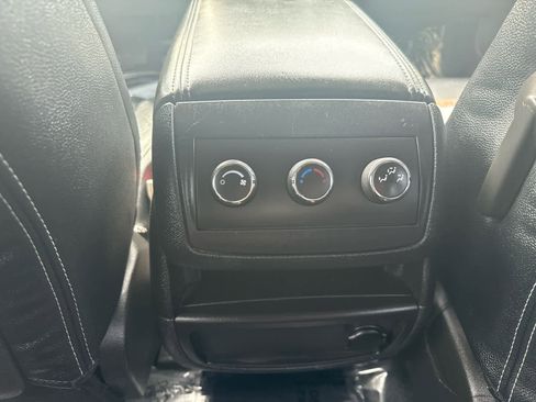 Used 2013 GMC Acadia SLE FWD image 16