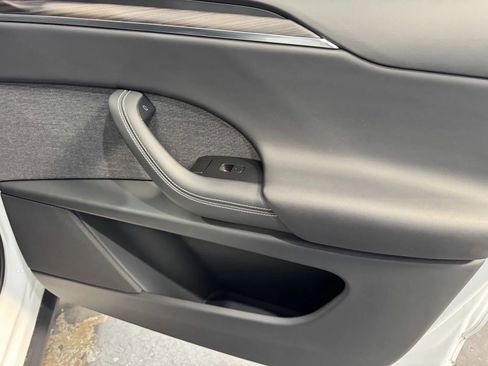 Used 2024 Tesla Model X image 7