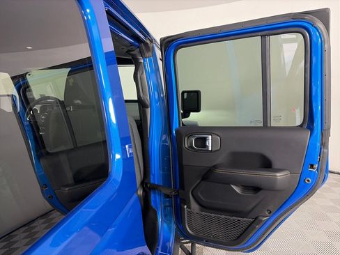 Used 2024 Jeep Wrangler Unlimited Sahara AWD/4WD image 29