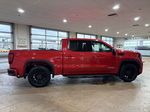 Used 2022 GMC Sierra 1500 Elevation image 3