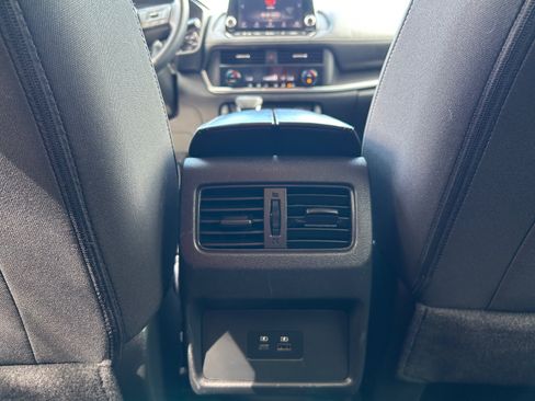Used 2023 Nissan Rogue SV AWD/4WD image 29