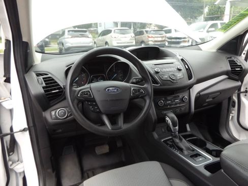 Used 2018 Ford Escape SE FWD image 16