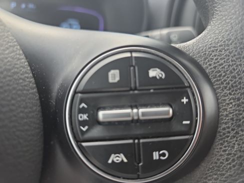 Certified 2025 Kia Soul LX w/ LX Technology Package FWD image 23