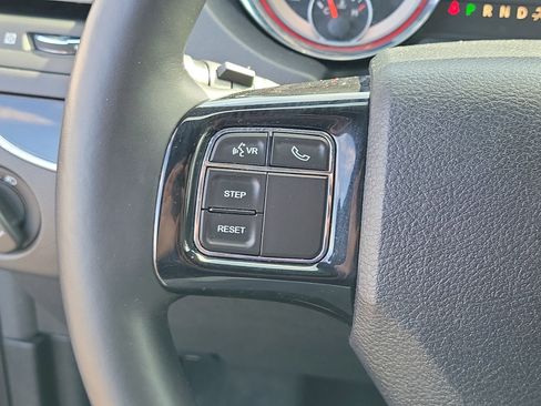 Used 2016 Dodge Grand Caravan SXT FWD image 26
