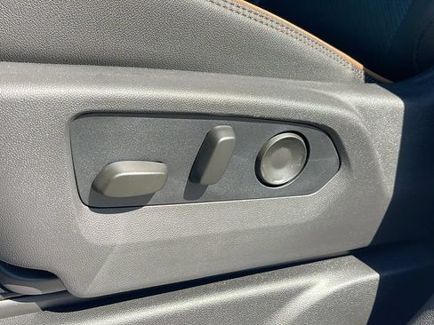 New 2026 GMC Yukon XL AT4 AWD/4WD image 12