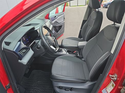 Used 2022 Volkswagen Taos SE image 12