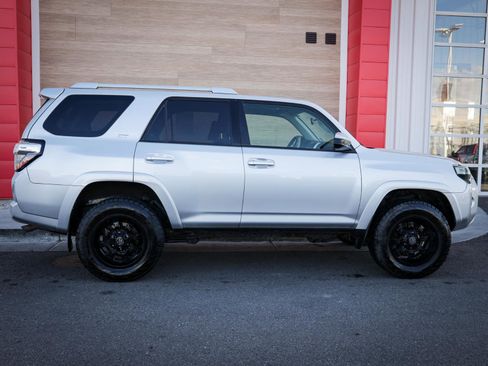Used 2015 Toyota 4Runner SR5 image 2