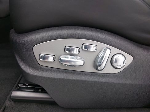 Certified 2025 Porsche Macan S AWD/4WD image 31