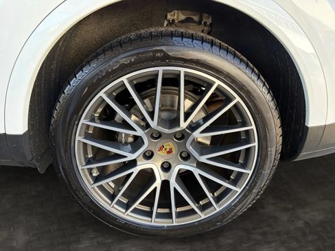 Used 2020 Porsche Cayenne AWD/4WD image 38