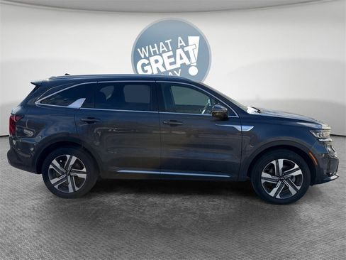 Used 2023 Kia Sorento SX Prestige image 2