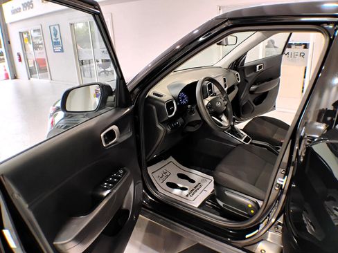 Used 2021 Hyundai Venue SE image 31