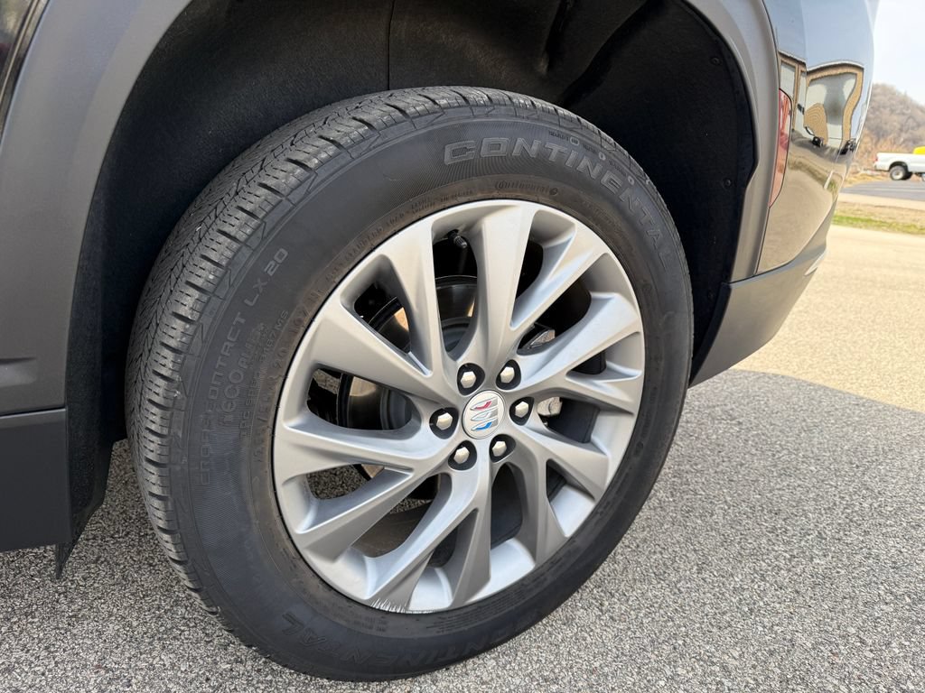 Used 2025 Buick Enclave Preferred AWD/4WD image 14