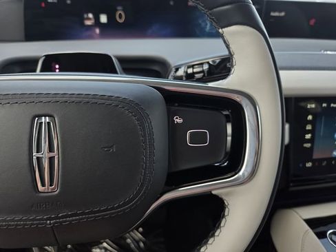 New 2026 Lincoln Navigator Premiere AWD/4WD image 21