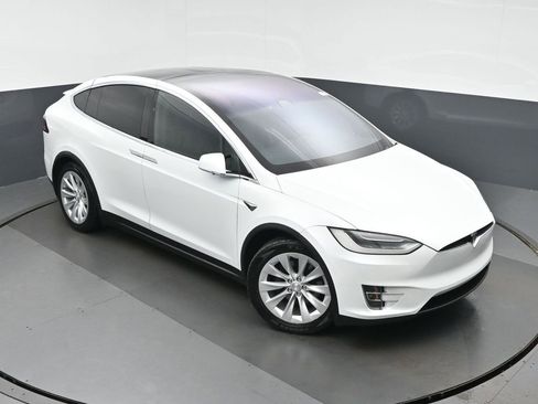 Used 2018 Tesla Model X 75D image 34