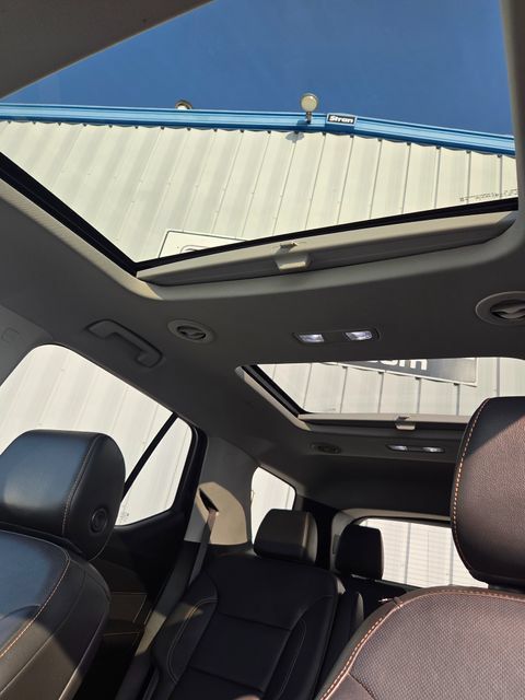 Used 2021 Chevrolet Traverse Premier w/ LPO, Floor Liner Package AWD/4WD image 7