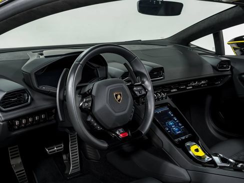 Used 2022 Lamborghini Huracan EVO AWD/4WD image 12