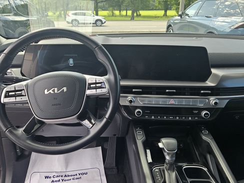 Used 2025 Kia Telluride S FWD image 13