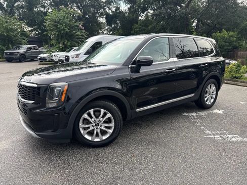 Used 2022 Kia Telluride LX AWD/4WD image 3