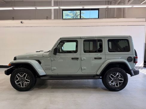 Used 2024 Jeep Wrangler Unlimited Sahara w/ Safety Group AWD/4WD image 2