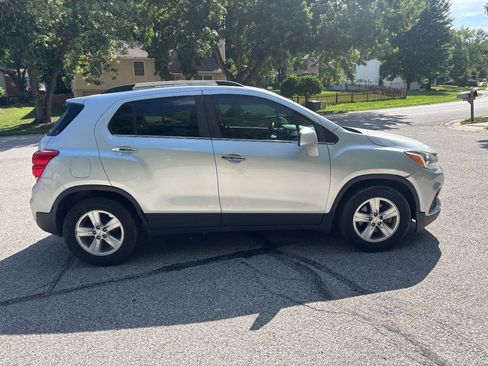 Used 2019 Chevrolet Trax LT w/ LT Convenience Package FWD image 6