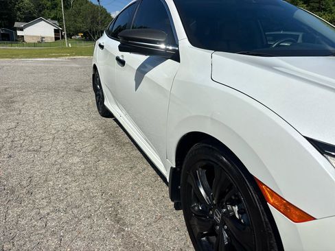 Used 2017 Honda Civic Touring image 6