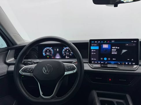 Used 2025 Volkswagen Tiguan S FWD image 3