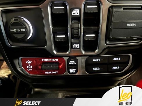 Used 2025 Jeep Gladiator Rubicon AWD/4WD image 13