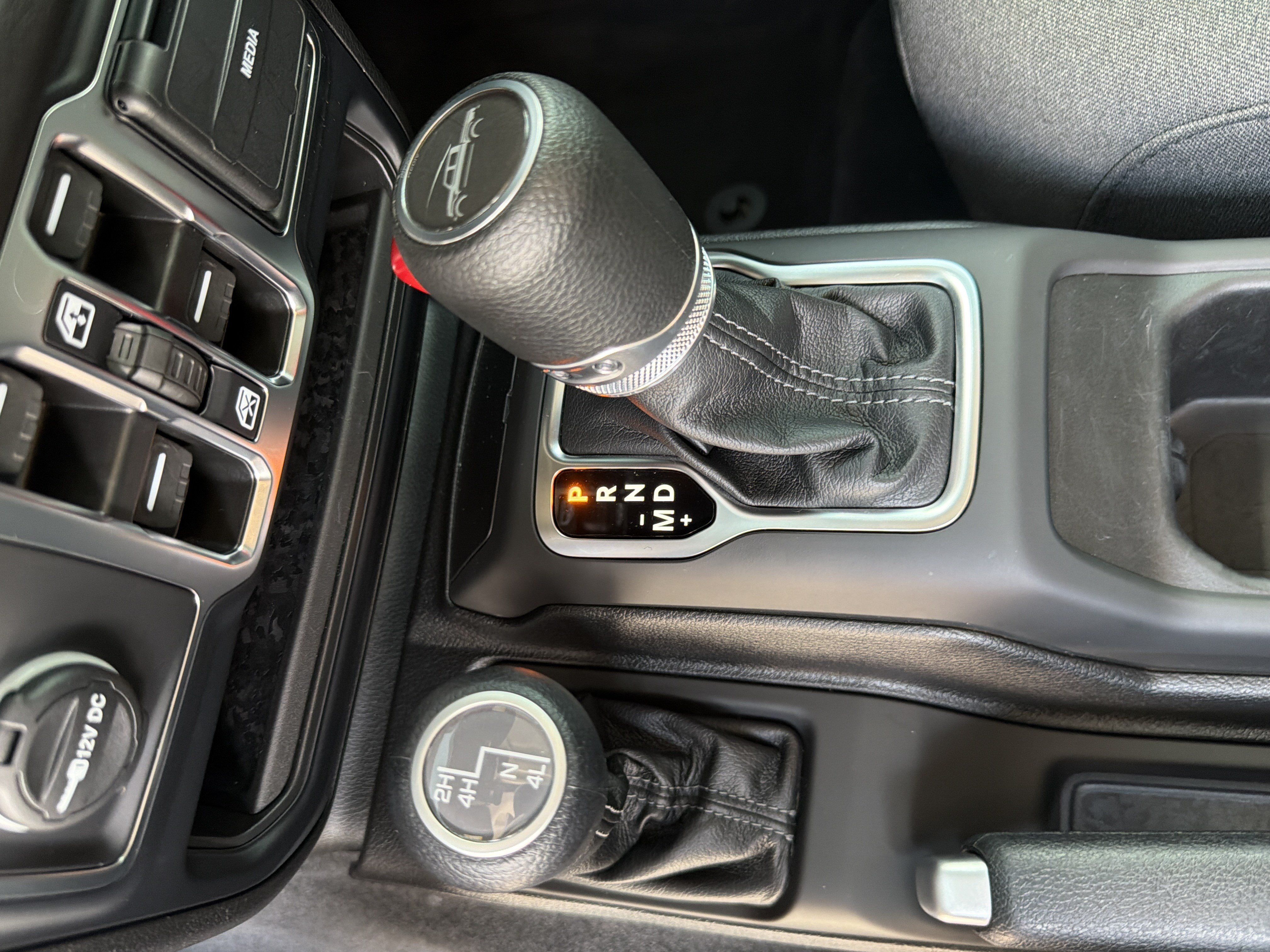Used 2025 Jeep Gladiator Sport AWD/4WD image 35