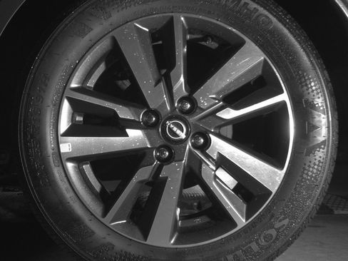 Used 2025 Nissan Versa SV FWD image 14