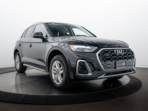Certified 2023 Audi Q5 2.0T Premium w/ Convenience Package AWD/4WD image 2