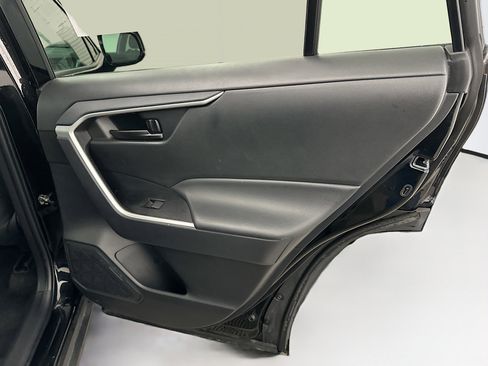 Used 2025 Toyota RAV4 LE image 31