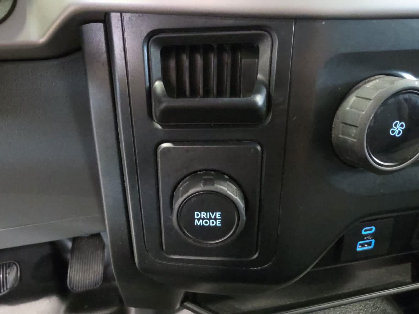 Used 2022 Ford F150 XL w/ Equipment Group 101A High RWD image 27