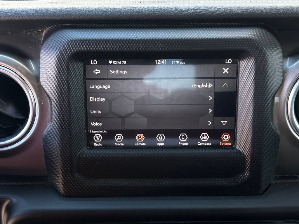 Used 2018 Jeep Wrangler Unlimited Sahara AWD/4WD image 31