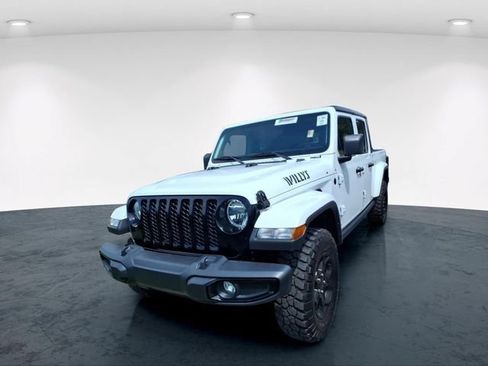 Used 2023 Jeep Gladiator Sport AWD/4WD image 3