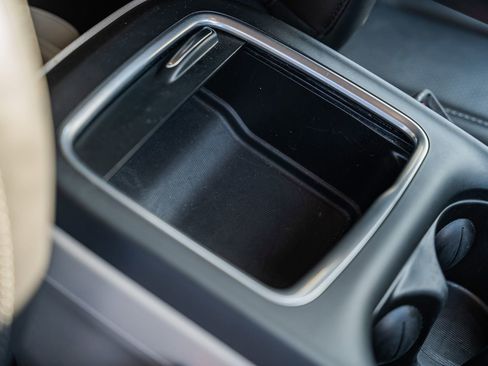 Used 2024 Chrysler Pacifica Touring-L image 12