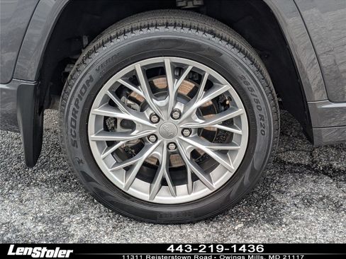 Used 2023 Jeep Grand Cherokee L Summit w/ Advanced Protech Group IV AWD/4WD image 10