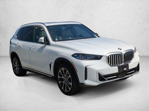 Used 2024 BMW X5 xDrive40i w/ Executive Package AWD/4WD image 3