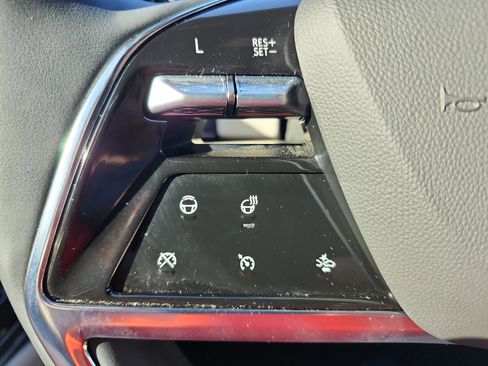 Used 2025 Cadillac Escalade ESV Sport w/ Touring Package image 33