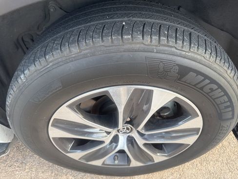 Used 2023 Toyota Highlander XLE image 10