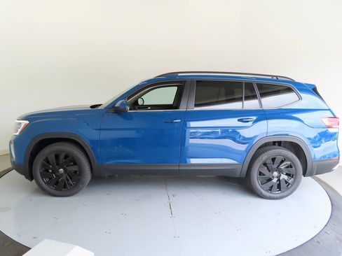Used 2025 Volkswagen Atlas SE FWD image 7